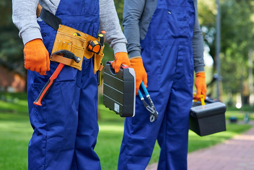 we-can-help-you-male-builder-wearing-tool-belt-ca-resize